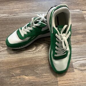 Reebok Classic Green and White Retro AZ Sneakers 7.5